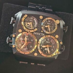 Invicta 50MM Aviator Zulu. New in box!